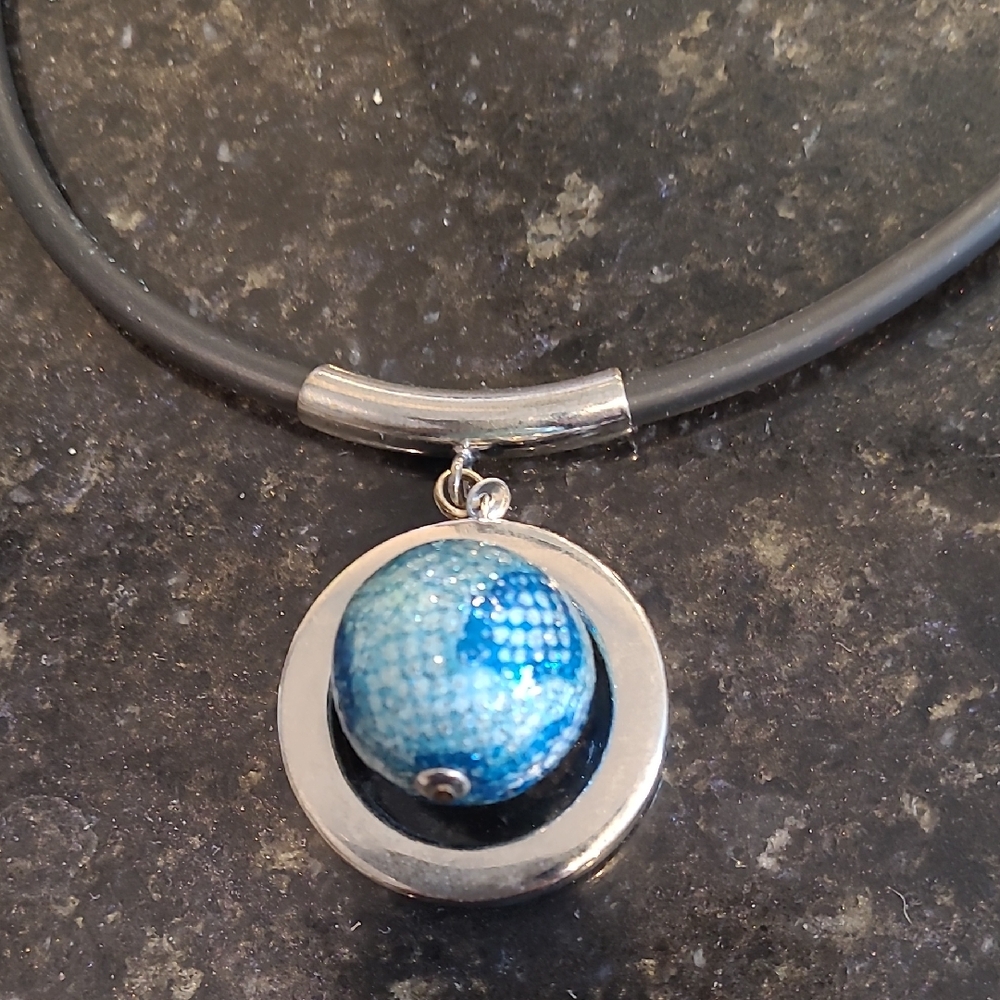 Elegant Blue and Silver Pendant Necklace